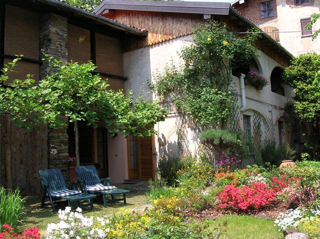 Le Camelie Bed and Breakfast Brissago-Valtravaglia Exteriör bild